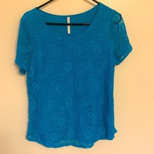 Lea and Nicole lace top size M